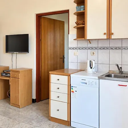 1 Bedroom Lovely In Apartmán Ražanac